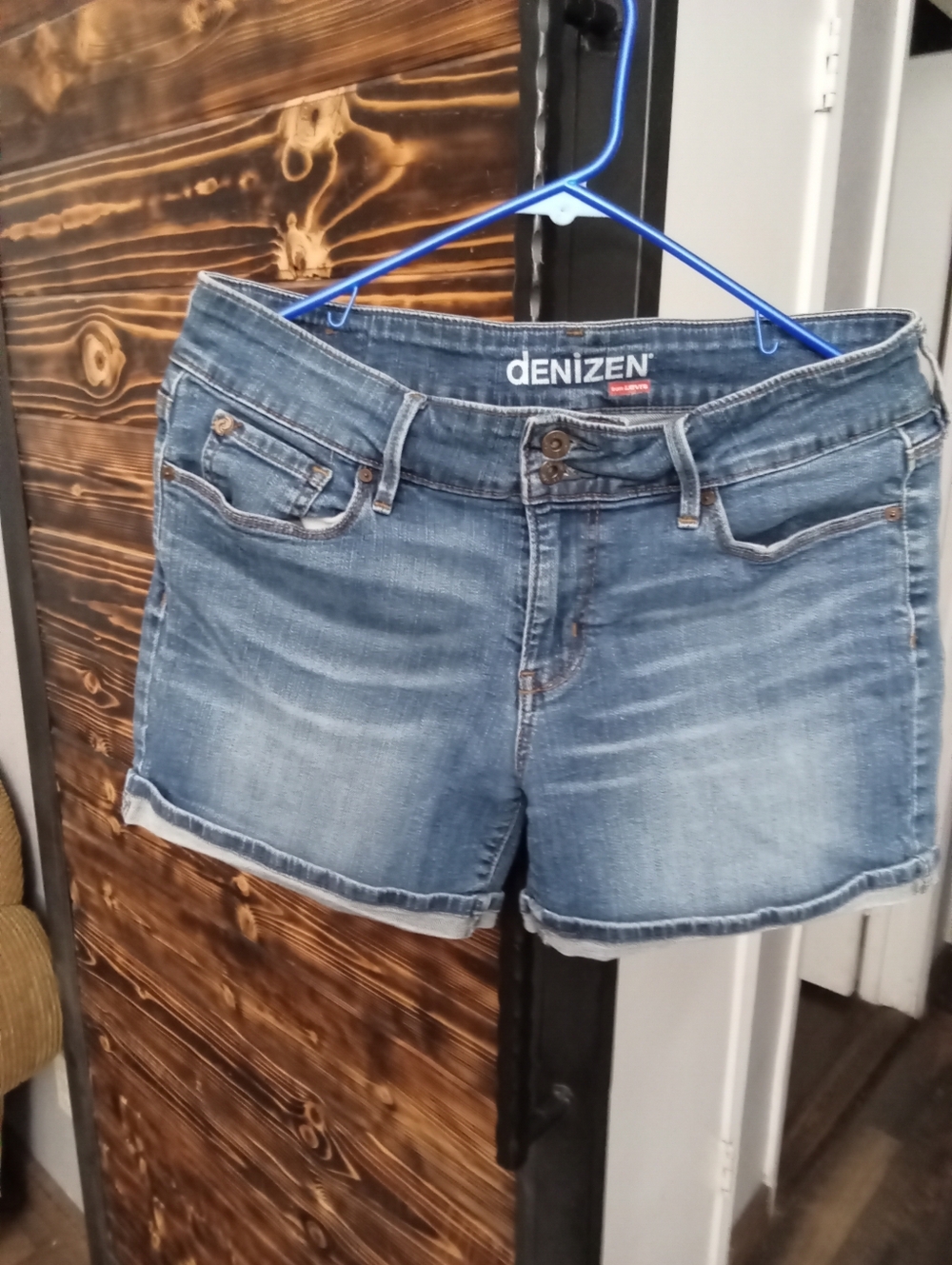 Denizen from Levi's Faded Blue Mid-Rise Denim Shorts, Size 8